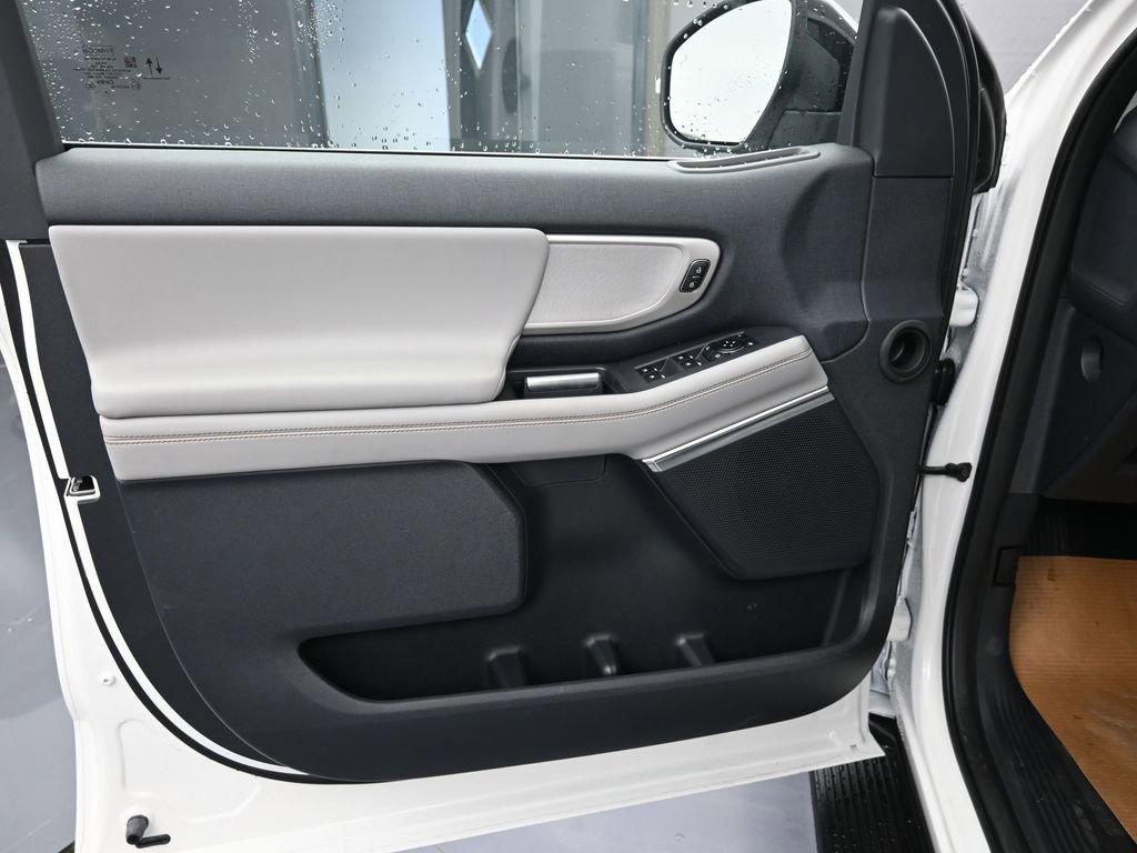 New 2025 Ford Expedition Active image 21