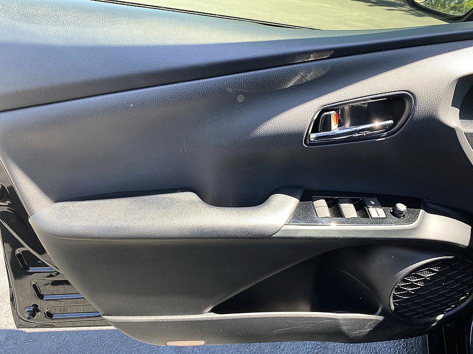 Certified 2022 Toyota Prius FWD image 11