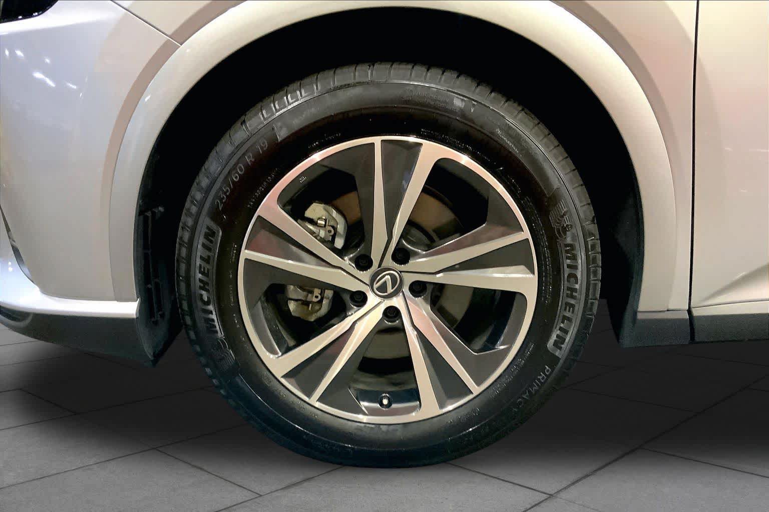 Used 2025 Lexus RX 350 Premium w/ Convenience Package AWD/4WD image 11