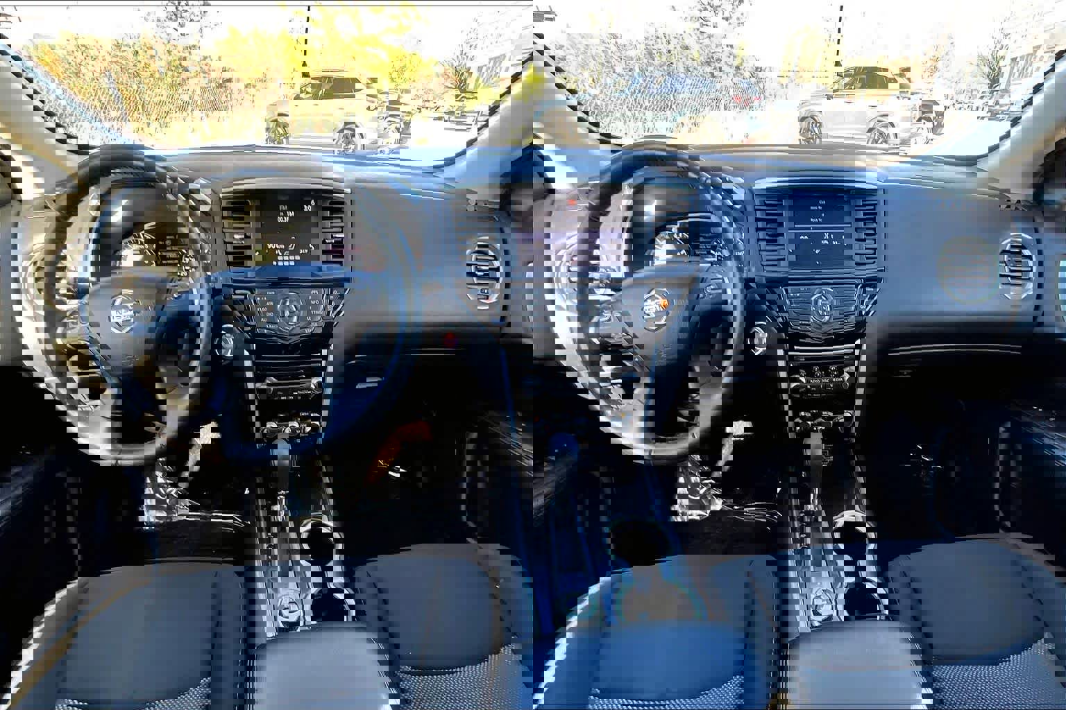 Used 2018 Nissan Pathfinder SV image 14