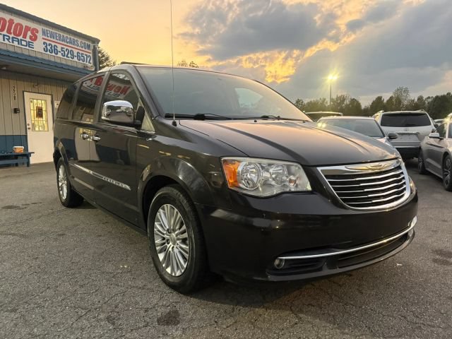 Used 2015 Chrysler Town & Country Touring-L w/ Driver Convenience Group FWD image 7