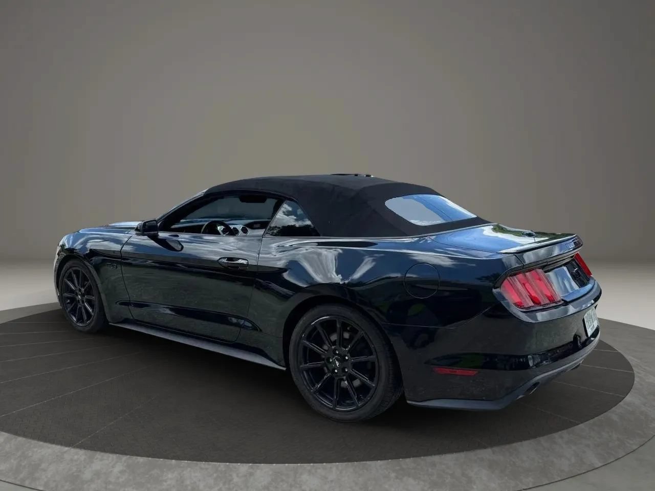 Used 2016 Ford Mustang GT Premium w/ Black Accent Package RWD image 5