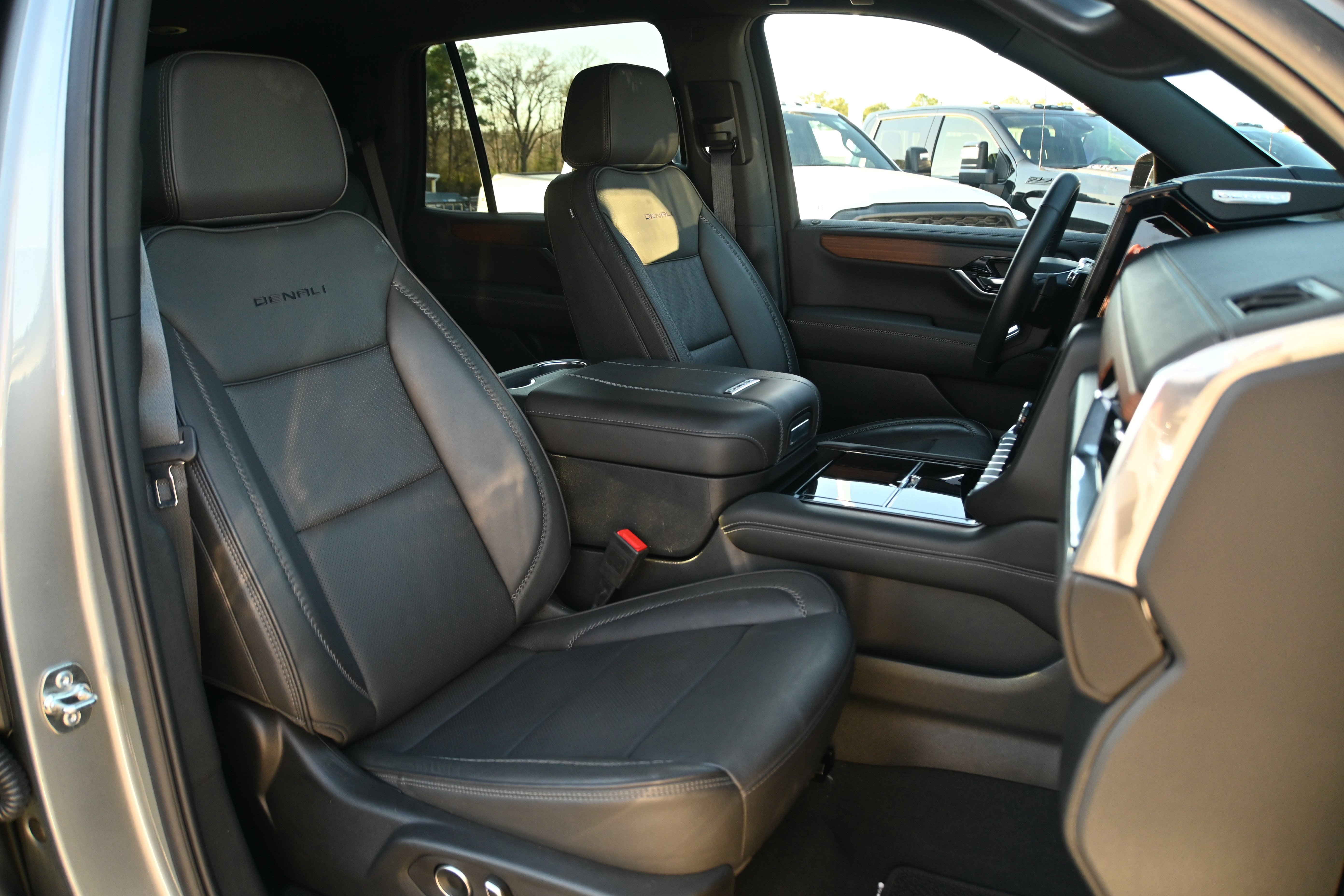 Used 2025 GMC Yukon Denali image 19