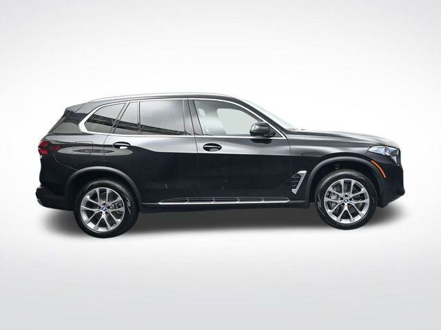 Used 2025 BMW X5 xDrive50e image 3