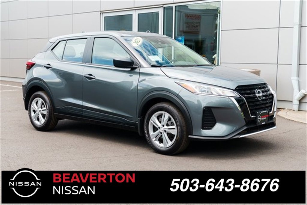 New 2025 Nissan Kicks Play S
