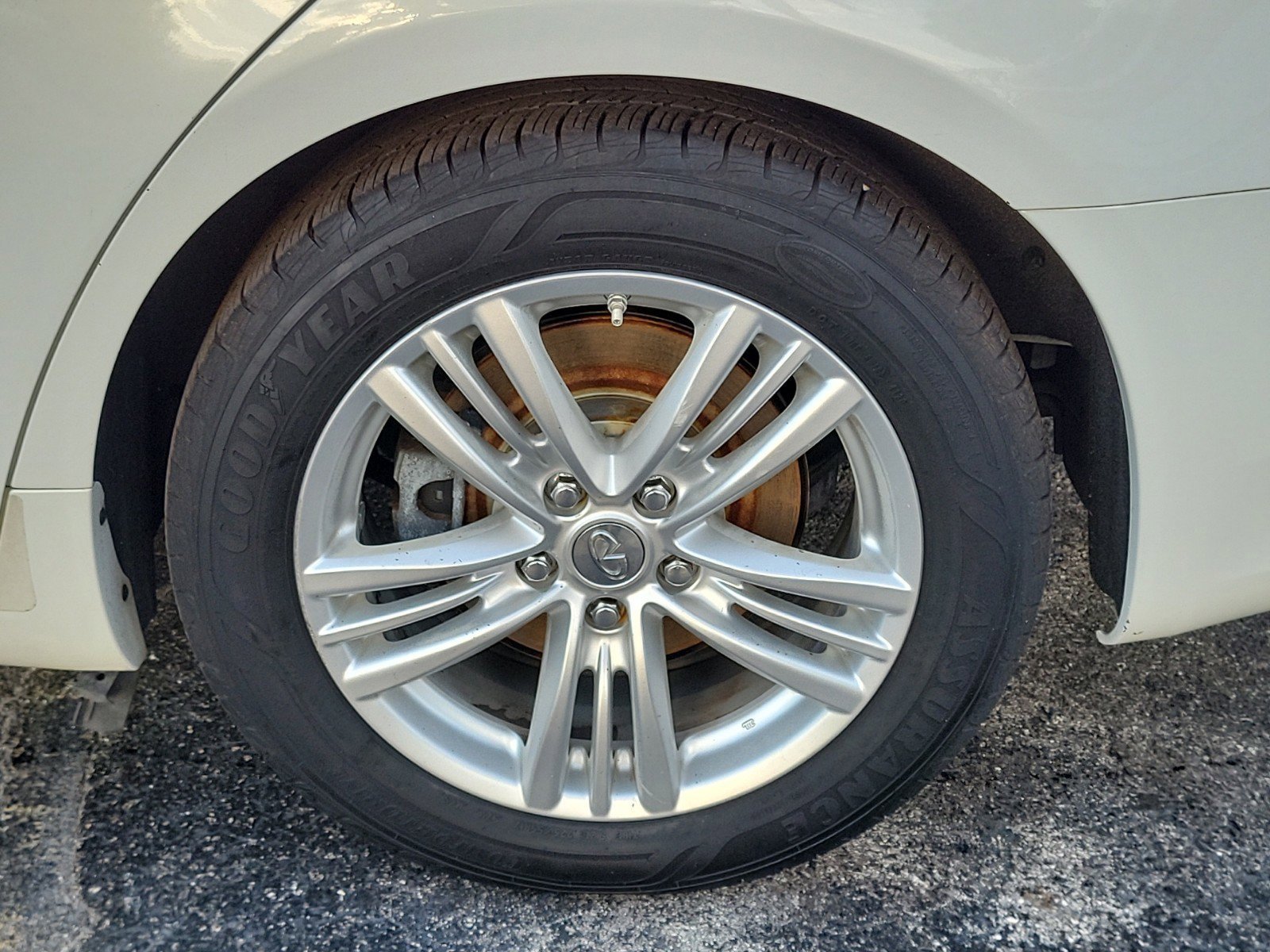 Used 2015 INFINITI Q40 w/ Moonroof Package image 8