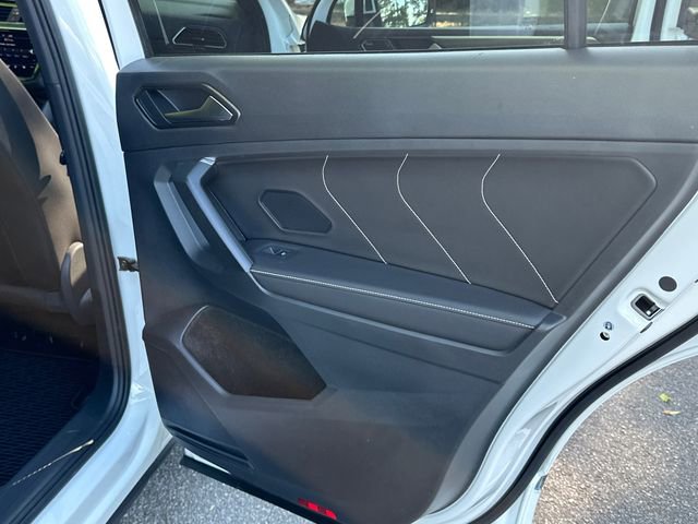 Used 2023 Volkswagen Tiguan SEL R-Line image 31