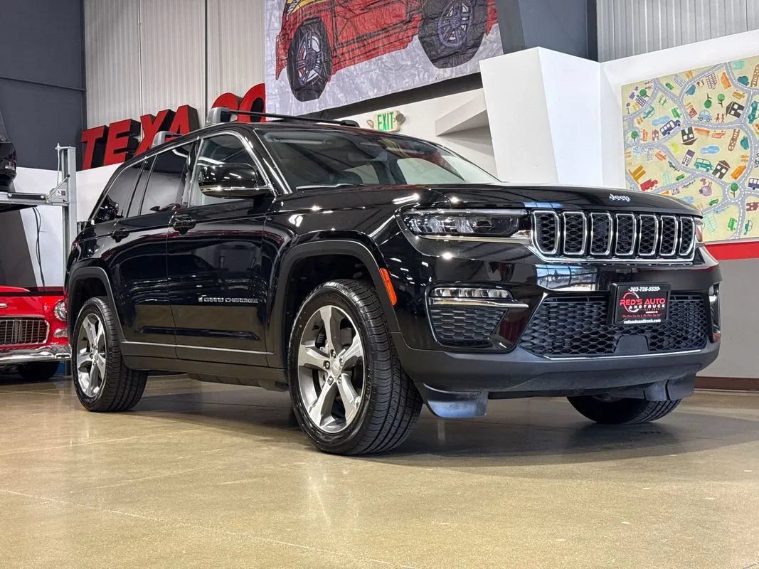 Used 2023 Jeep Grand Cherokee 4WD 4xe image 37