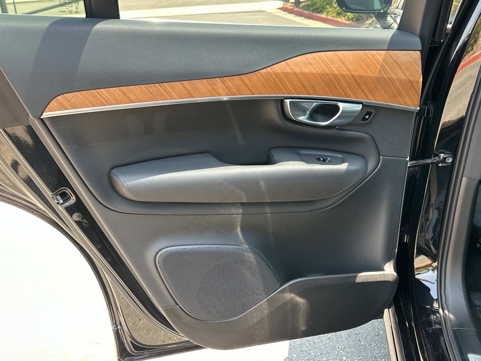 Certified 2025 Volvo XC90 B6 Plus image 20