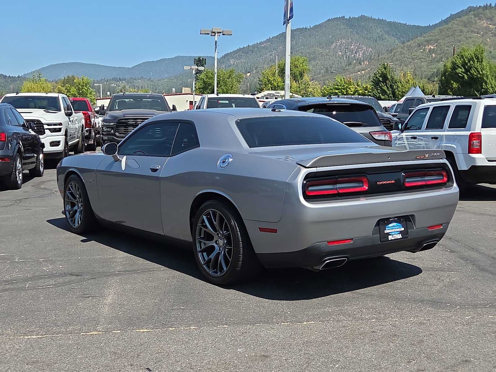 Used 2016 Dodge Challenger SRT w/ Technology Group RWD image 12