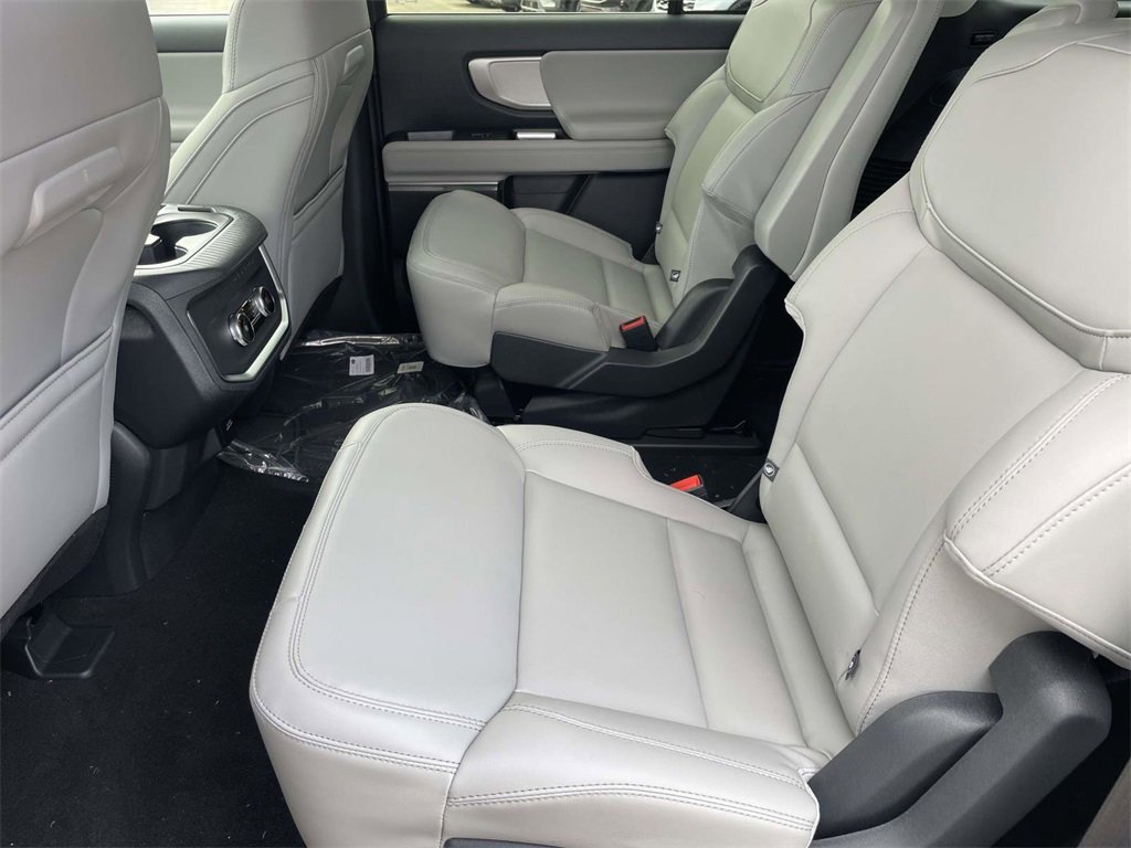 New 2026 Ford Expedition Active image 12