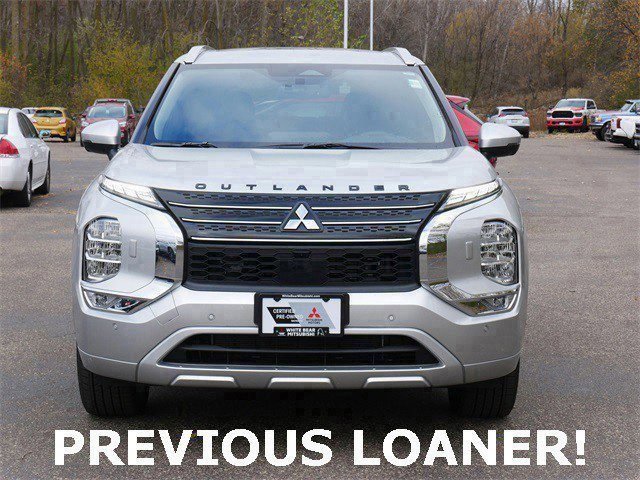 Used 2025 Mitsubishi Outlander SEL image 2