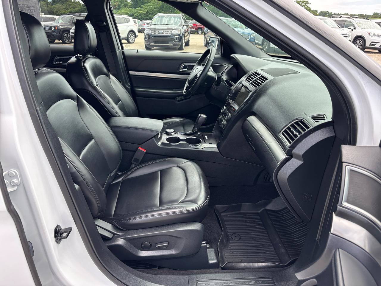Used 2019 Ford Explorer XLT w/ Equipment Group 202A AWD/4WD image 25