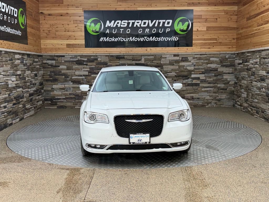 Used 2017 Chrysler 300 Limited w/ 300 Premium Group image 3
