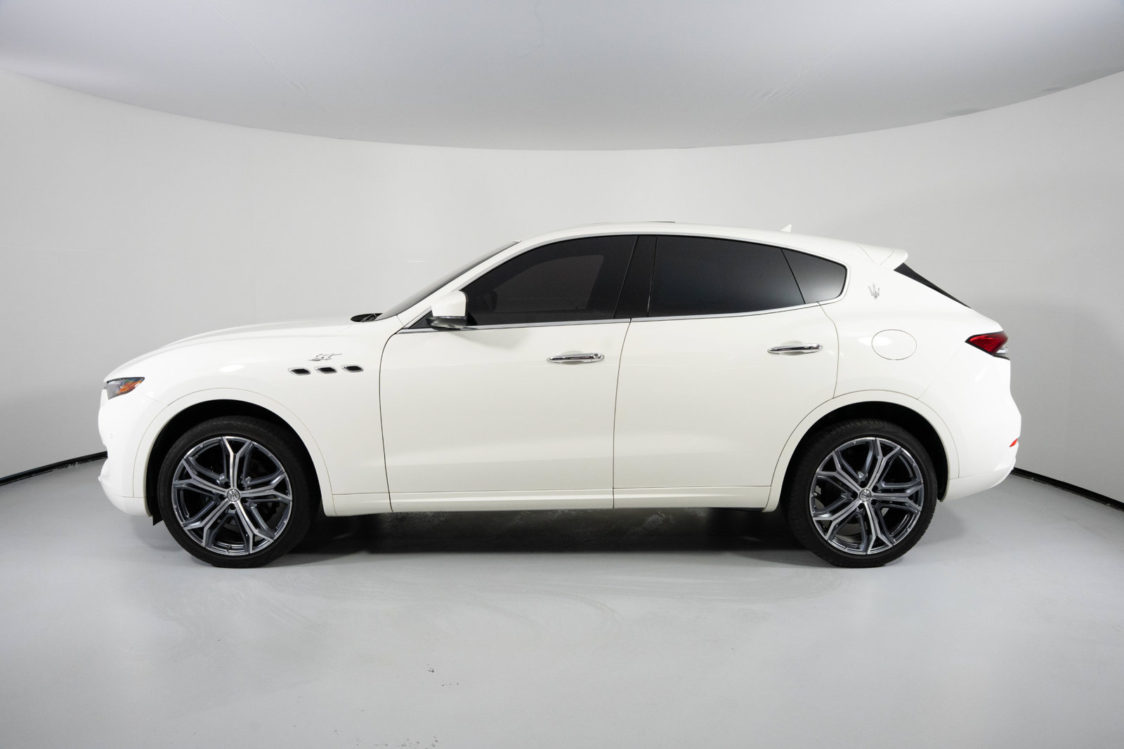 Used 2023 Maserati Levante GT AWD/4WD image 6
