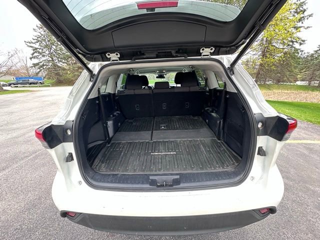 Used 2020 Toyota Highlander LE AWD/4WD image 10