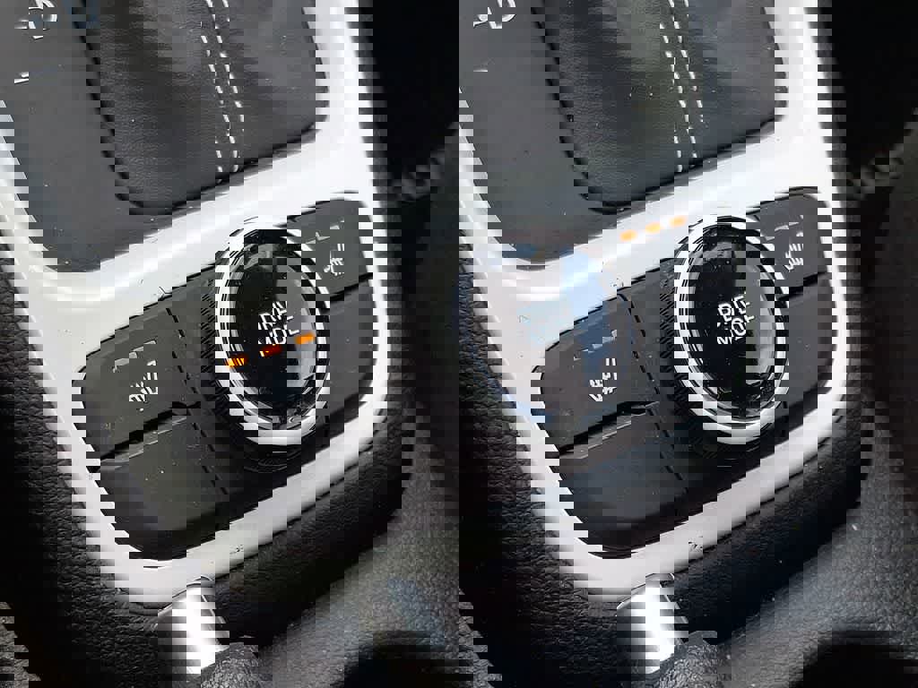 Used 2024 Hyundai Venue Limited image 24