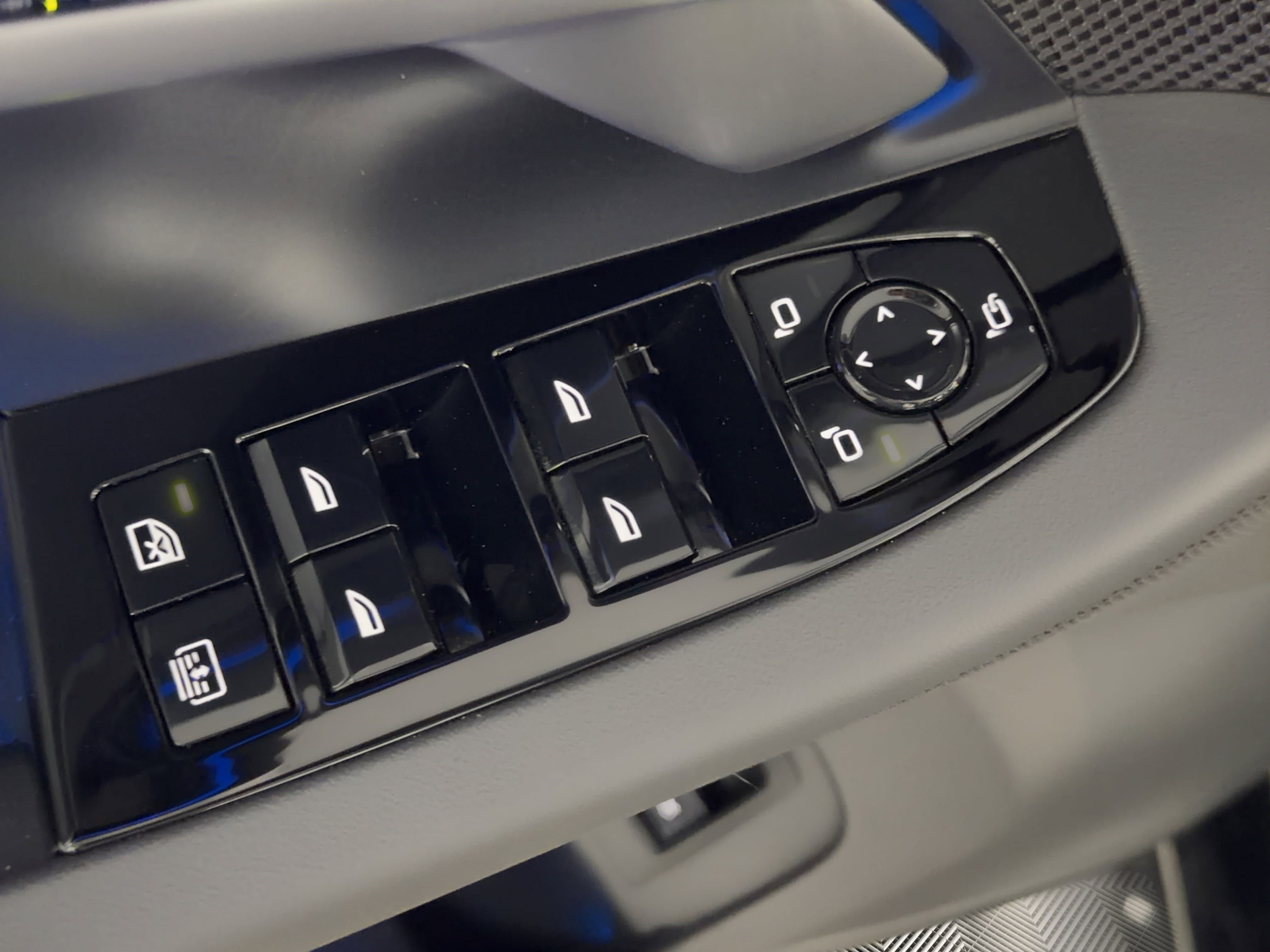 Used 2026 BMW M5 w/ Executive Package image 15