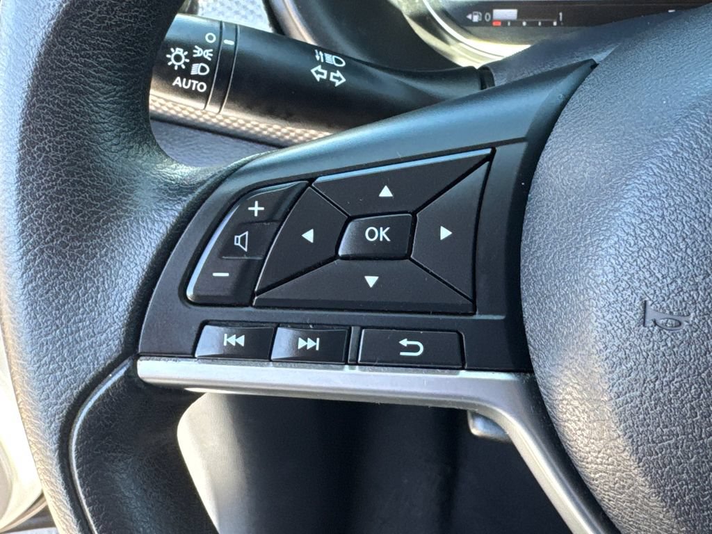 Used 2018 Nissan Kicks SV FWD image 31