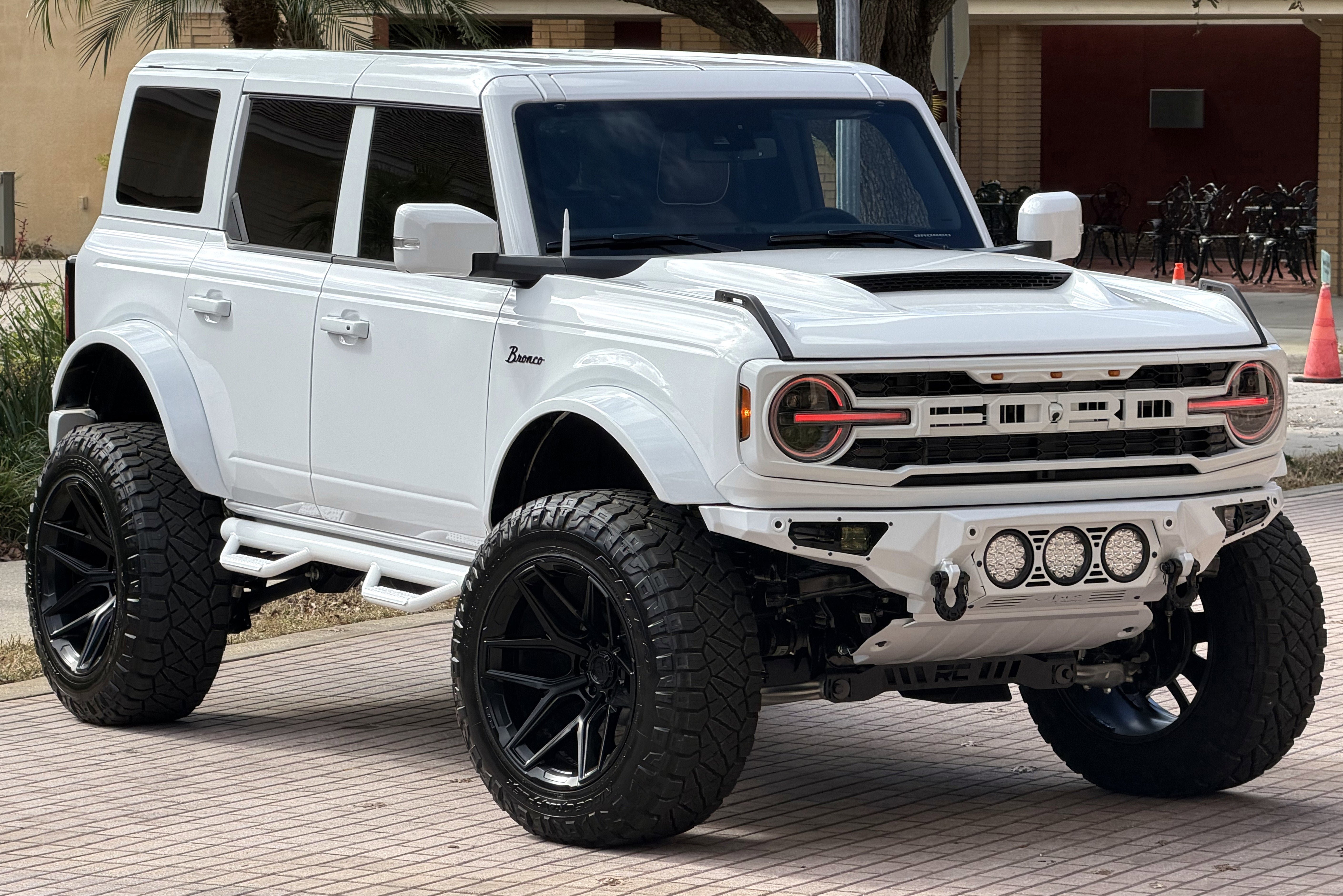 Used 2025 Ford Bronco Outer Banks AWD/4WD image 4