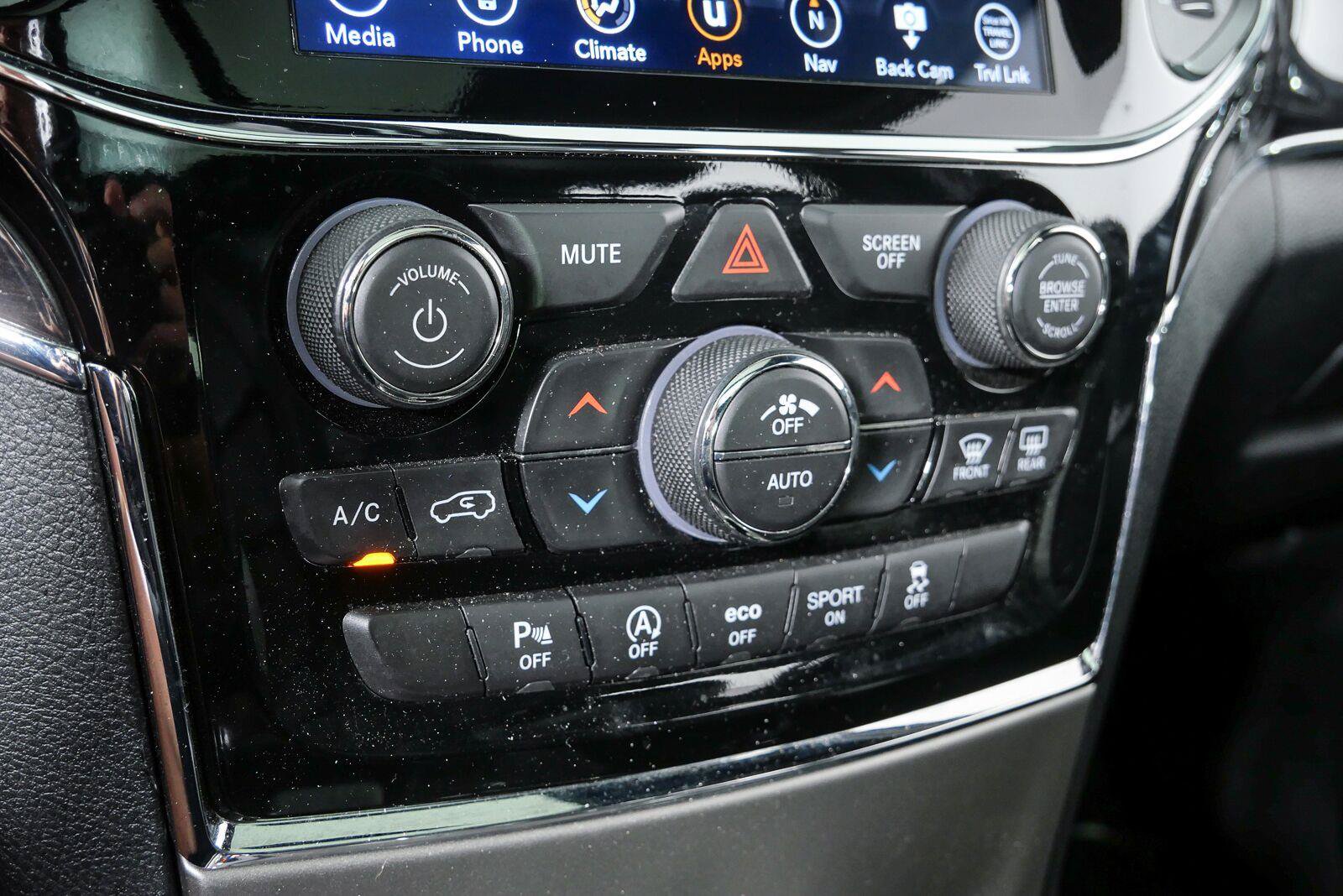 Used 2020 Jeep Grand Cherokee Overland RWD image 18