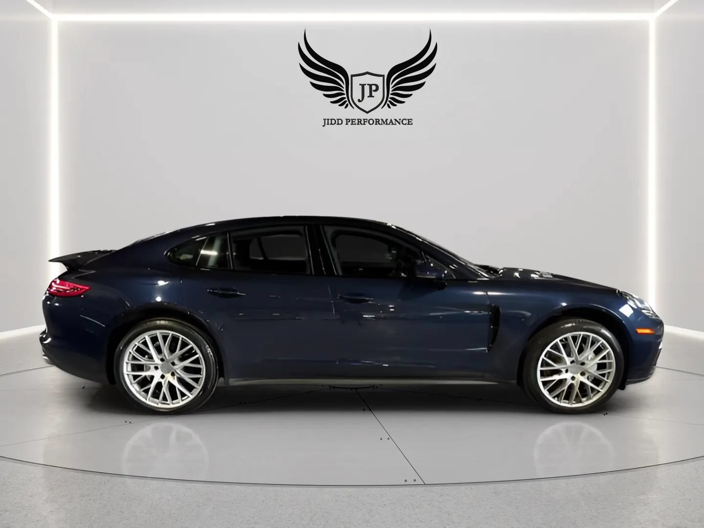 Used 2017 Porsche Panamera 4 w/ Premium Package AWD/4WD image 11