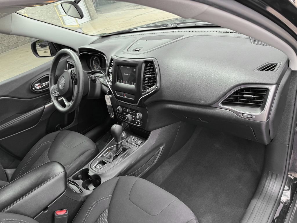 Used 2020 Jeep Cherokee Latitude AWD/4WD image 28