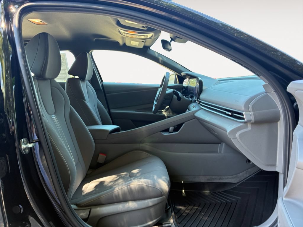 Used 2023 Hyundai Elantra SEL w/ Convenience Package FWD image 15