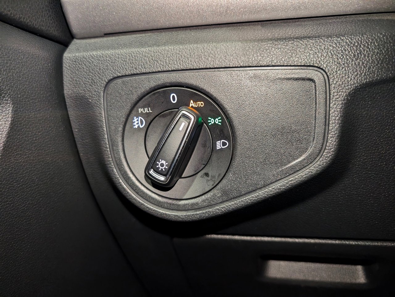 Used 2018 Volkswagen Atlas SE image 44