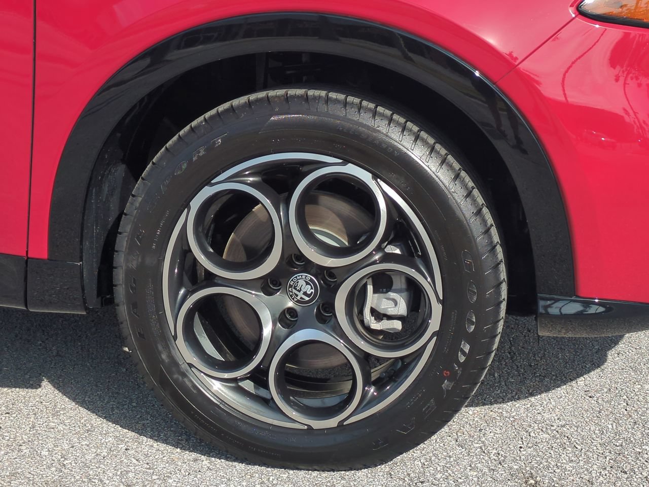 New 2025 Alfa Romeo Tonale AWD/4WD image 10