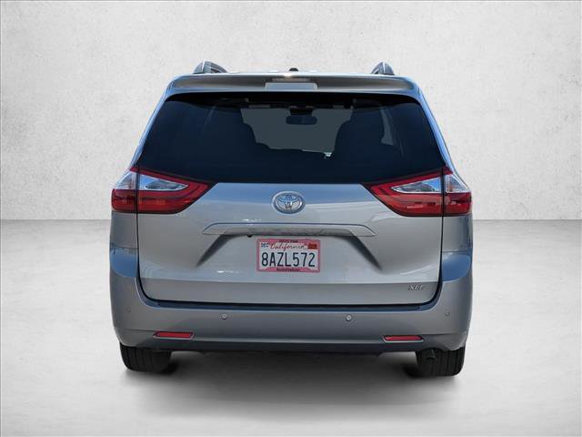 Used 2017 Toyota Sienna XLE Premium image 7