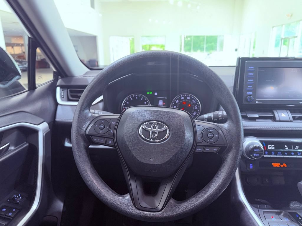 Used 2022 Toyota RAV4 XLE AWD/4WD image 17