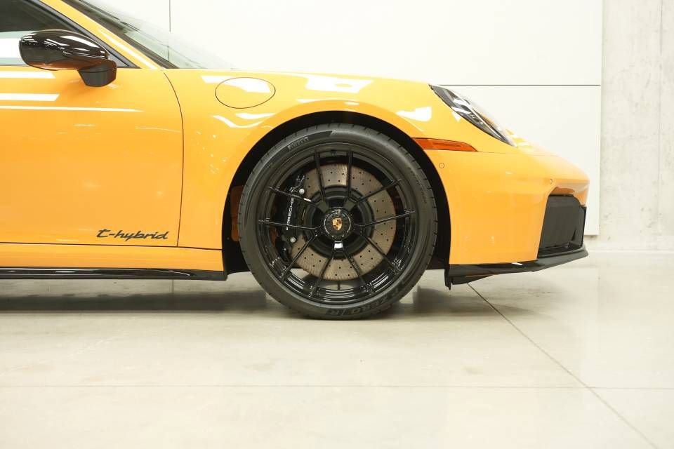 Certified 2026 Porsche 911 Targa 4 GTS AWD/4WD image 40