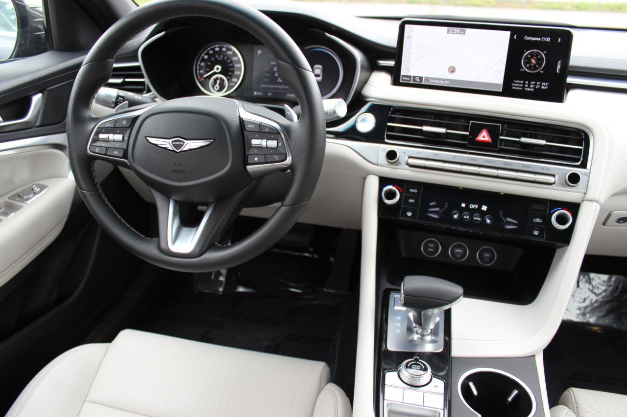 Used 2025 Genesis G70 2.5T RWD image 3