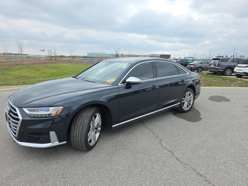 Used 2020 Audi S8 L image 1