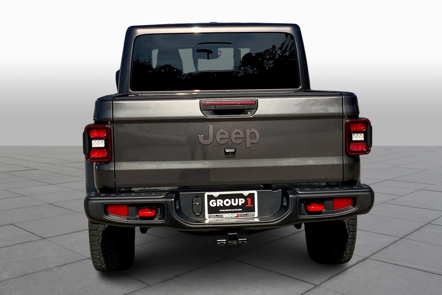 Used 2025 Jeep Gladiator Rubicon w/ Convenience Group AWD/4WD image 5