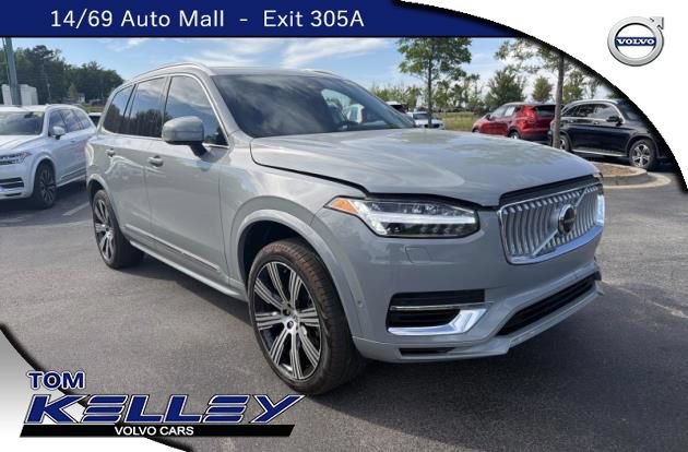 Used 2025 Volvo XC90 T8 Plus w/ Protection Package Premier AWD/4WD image 1
