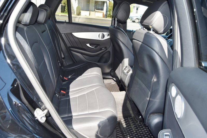 Used 2019 Mercedes-Benz GLC 300 4MATIC image 34