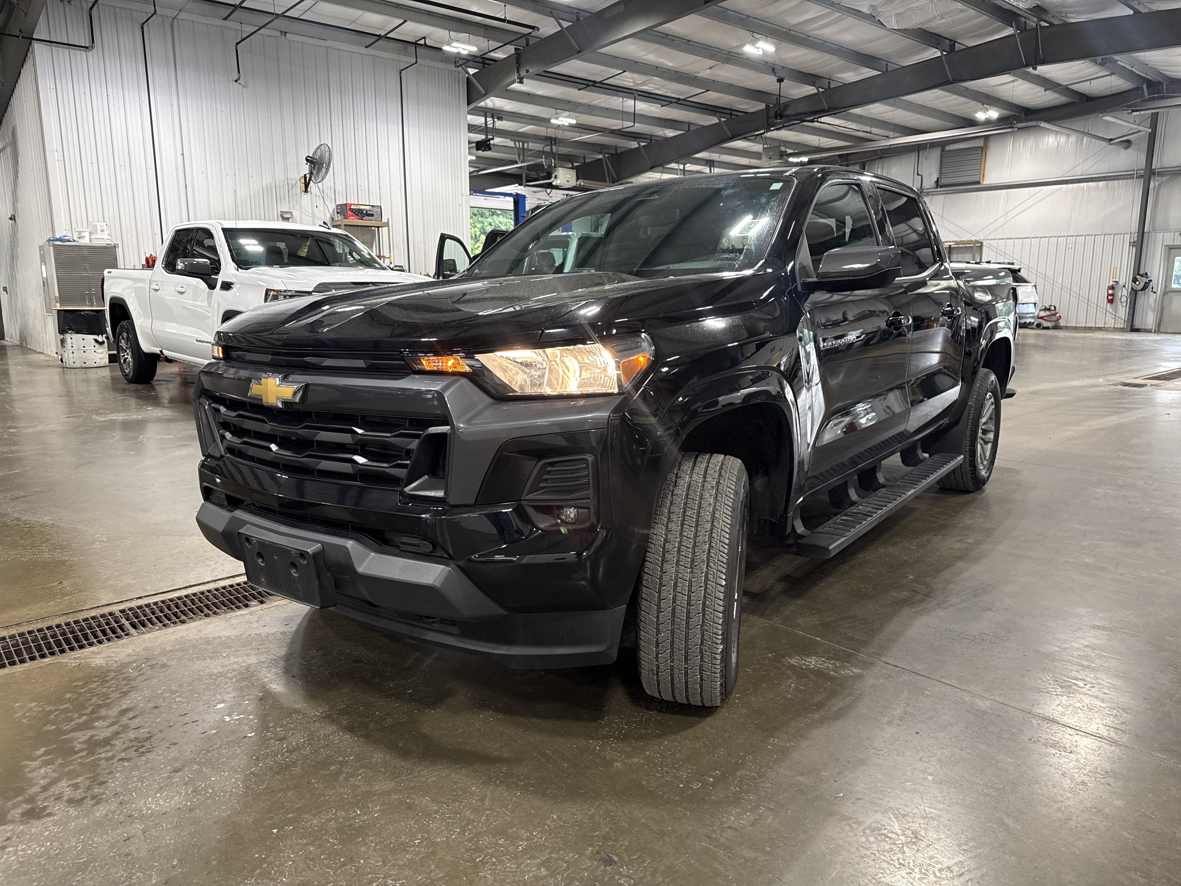 Used 2024 Chevrolet Colorado LT w/ LT Convenience Package AWD/4WD image 6