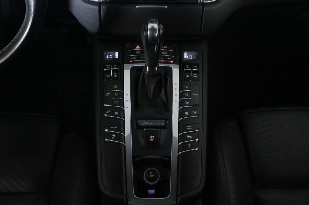 Certified 2018 Porsche Macan S AWD/4WD image 16