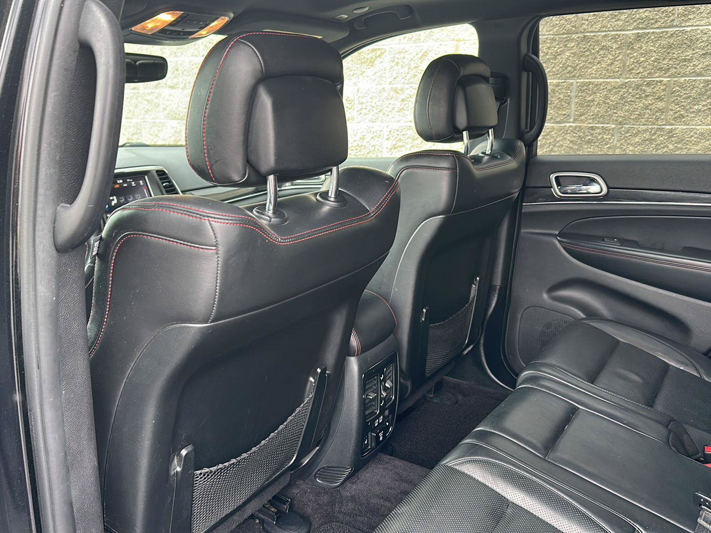 Used 2018 Jeep Grand Cherokee Trailhawk w/ Trailhawk Luxury Group AWD/4WD image 30