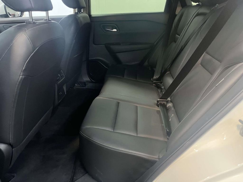 Used 2023 Nissan Rogue SL image 13