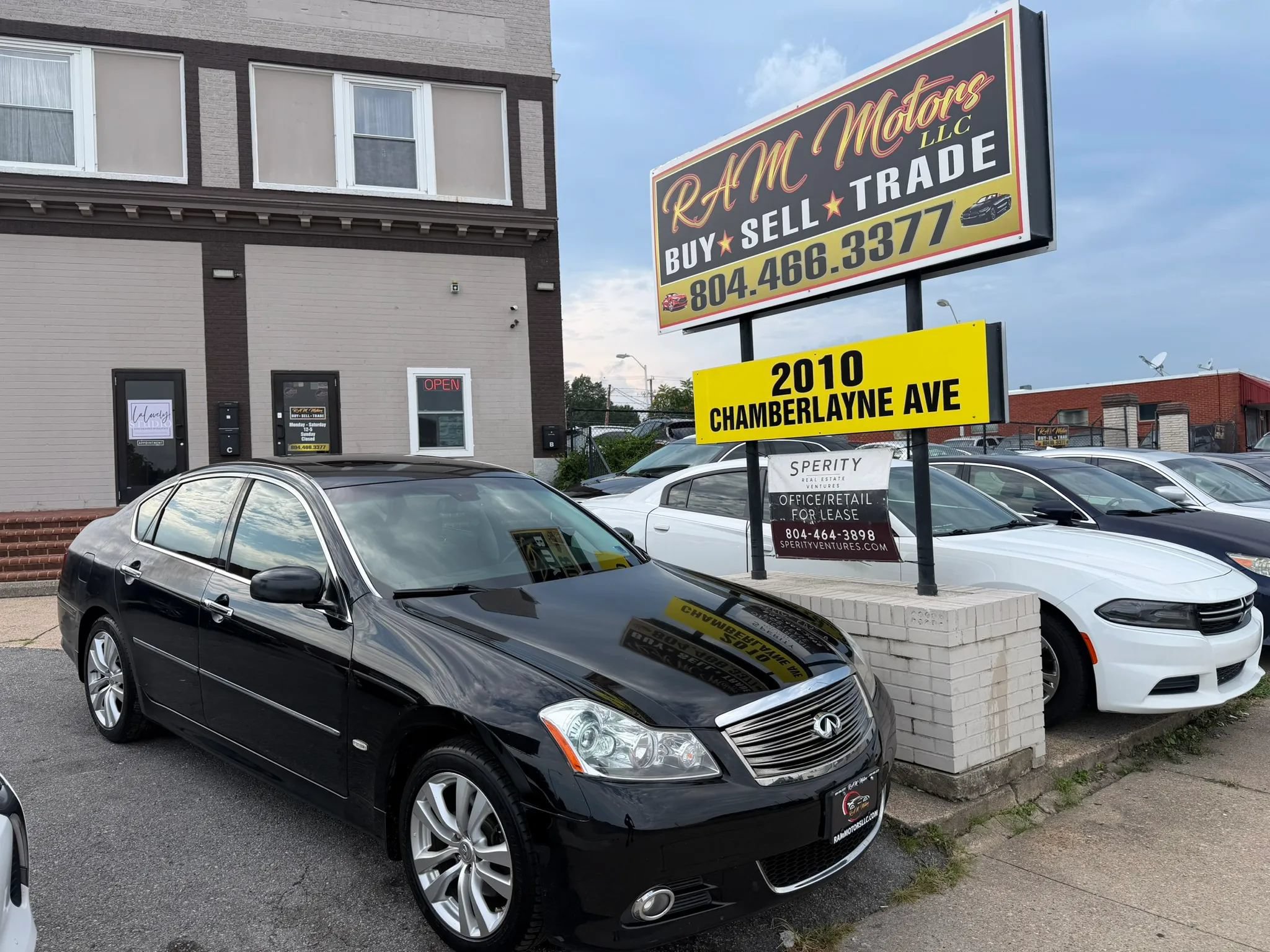 Used 2010 INFINITI M35 w/ Technology Pkg RWD image 1