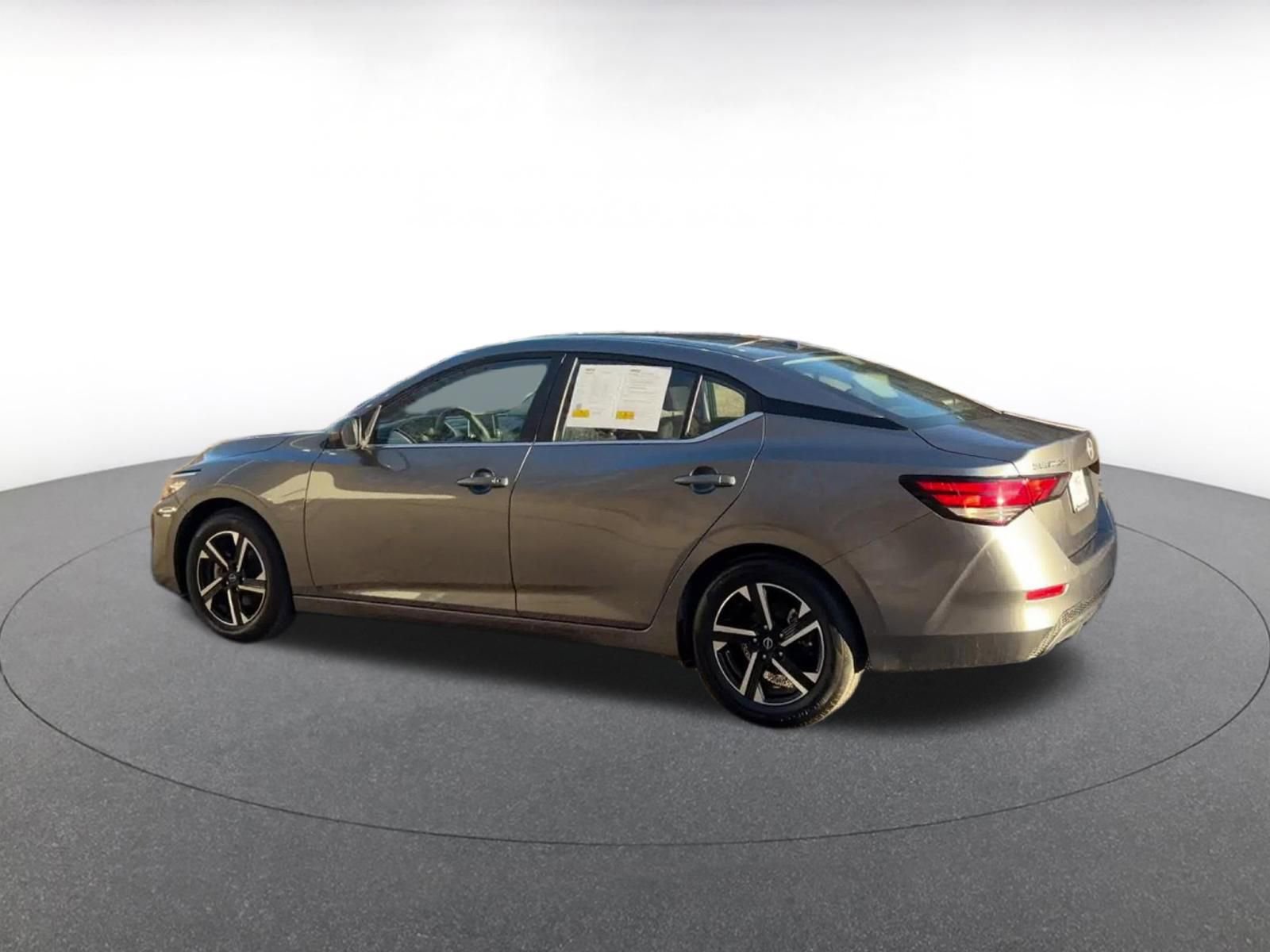 Used 2025 Nissan Sentra SV FWD image 10