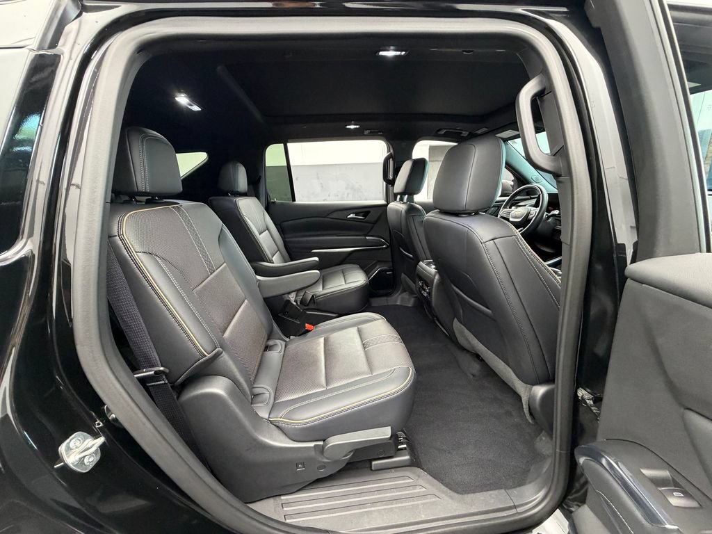 Used 2025 Chevrolet Traverse High Country FWD image 18