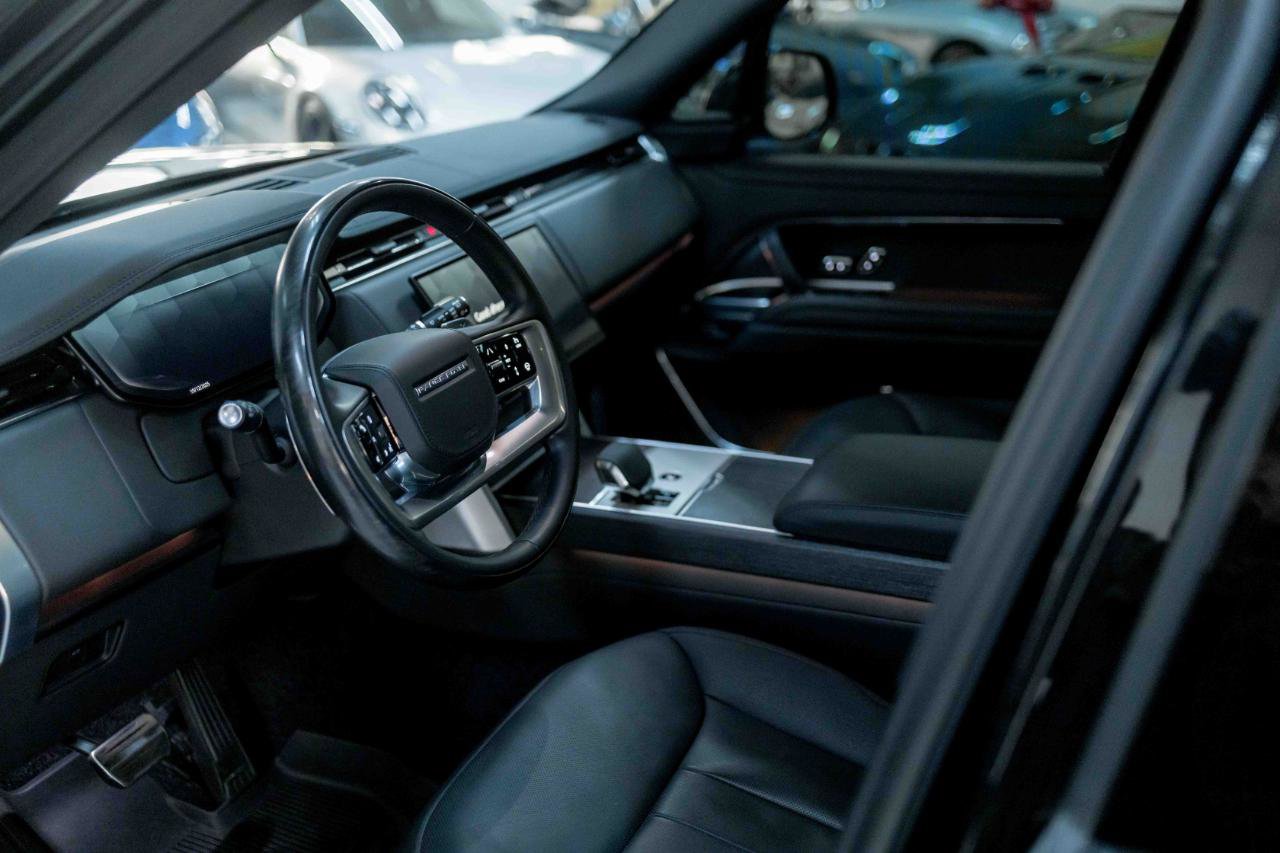 Used 2025 Land Rover Range Rover SE image 58
