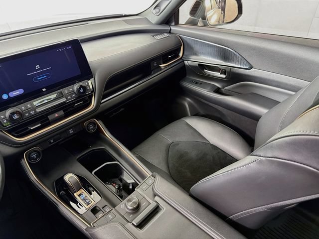 Used 2024 Toyota Grand Highlander AWD Hybrid image 31