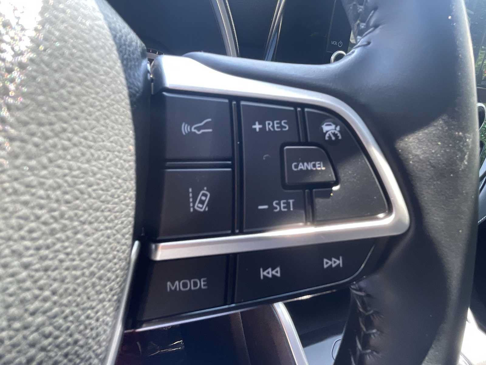 Used 2023 Toyota Highlander XLE FWD image 16