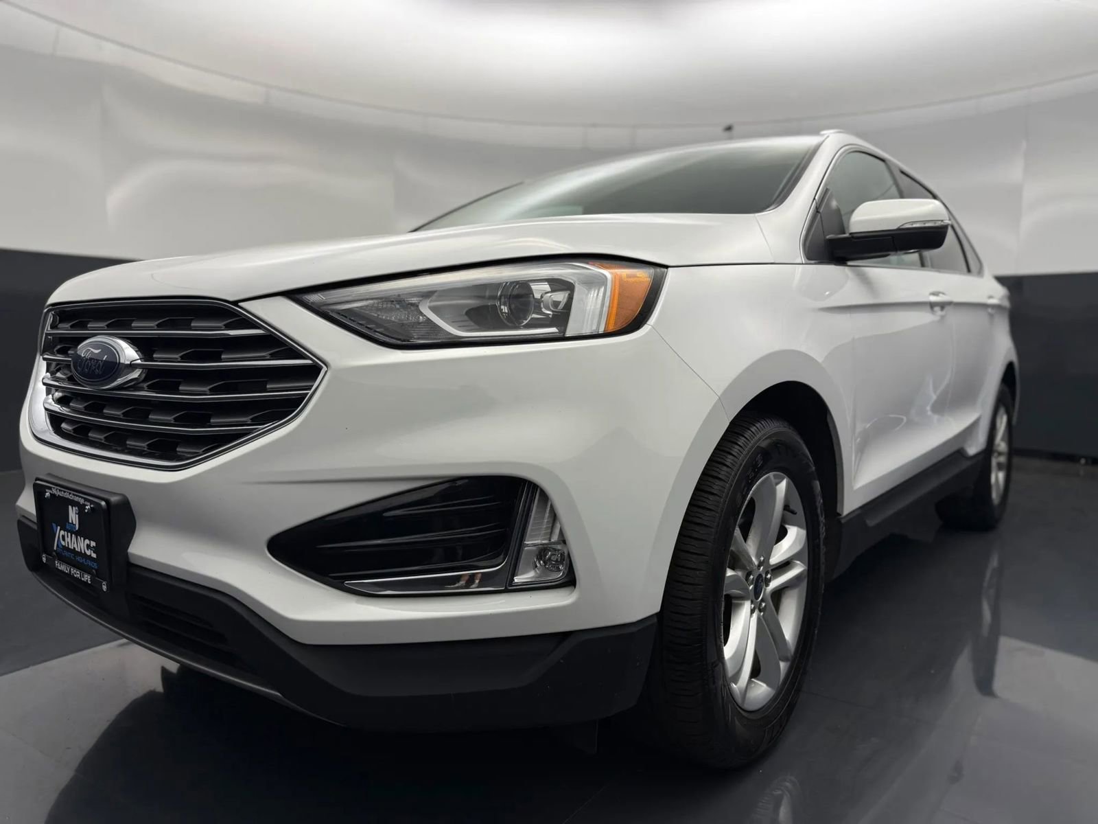 Used 2019 Ford Edge SEL w/ Equipment Group 201A AWD/4WD image 2