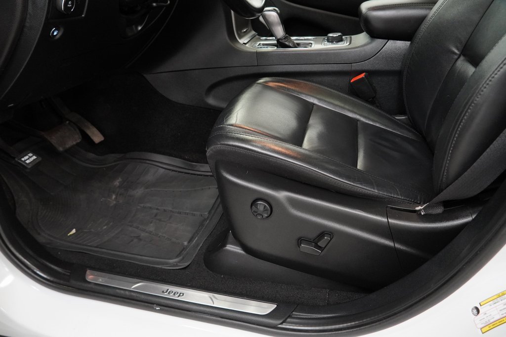 Certified 2022 Jeep Grand Cherokee Limited w/ Tech Group image 43